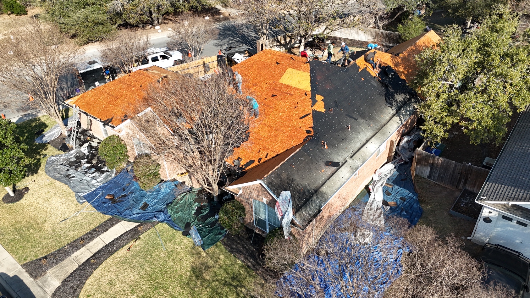 Roof replacement in Helotes
