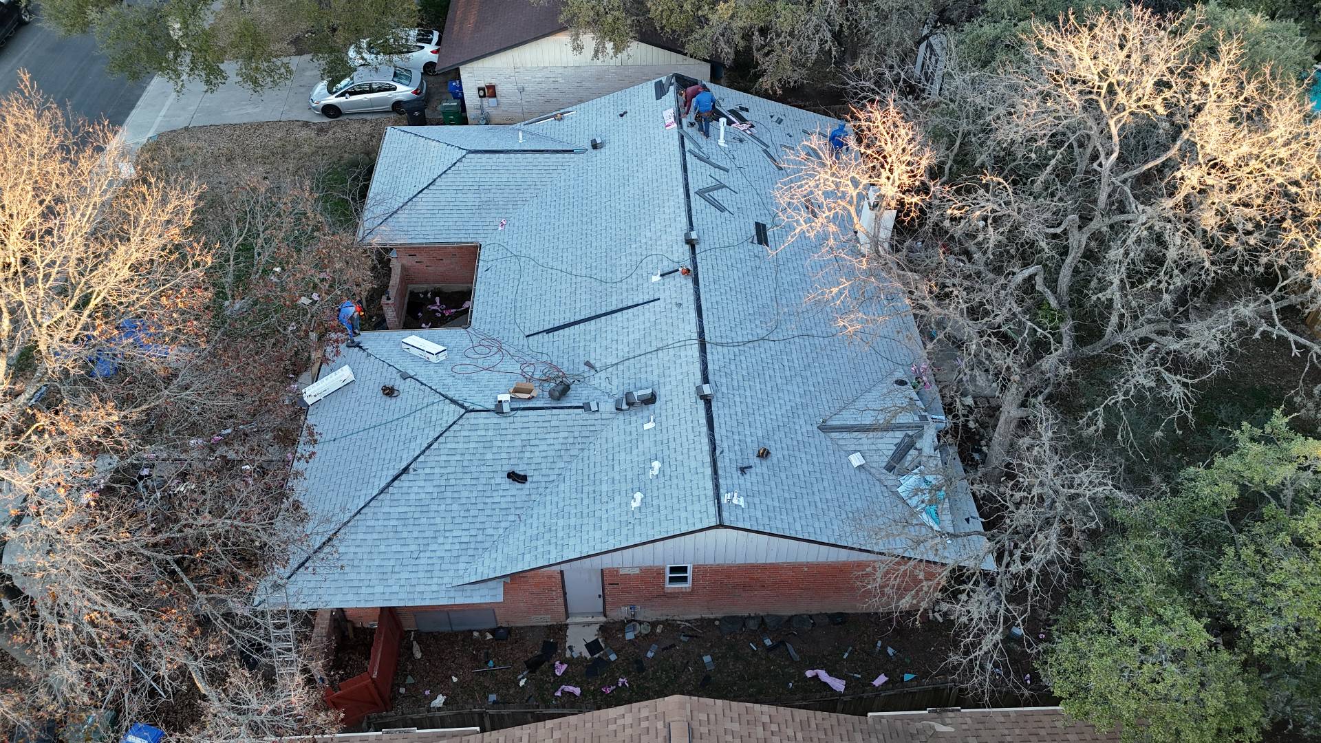 Roof with coordinated solar work